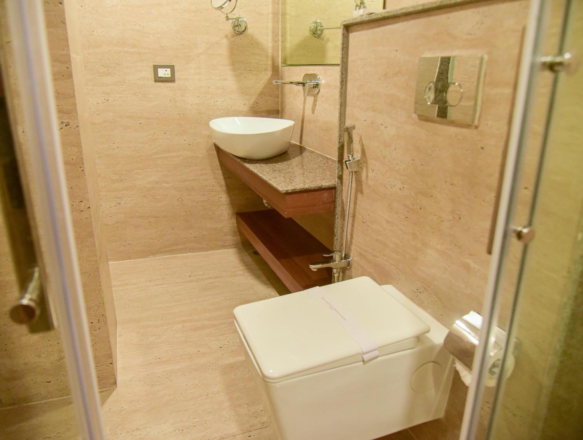 Hotel Apollo Grand グワーハーティー エクステリア 写真